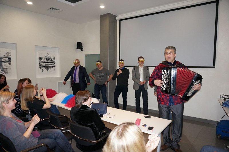 Музыкальное экспресс-поздравление. Аккордеонист-ведущий Сергей Лихачев. Терем-Праздник