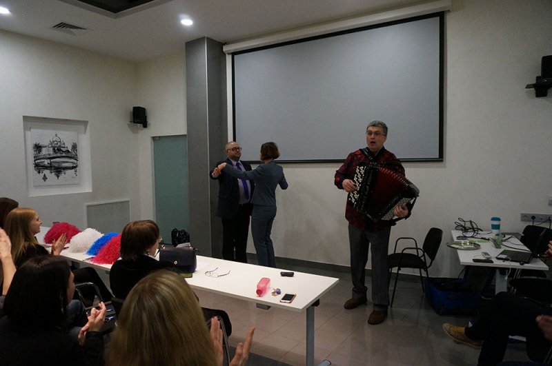 Музыкальное экспресс-поздравление в офисе компании "Чилтерн Интернешнл"